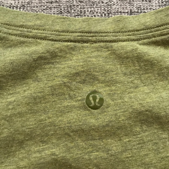 🍋 lululemon athletica green short sleeve shirt - Picture 3 of 3
